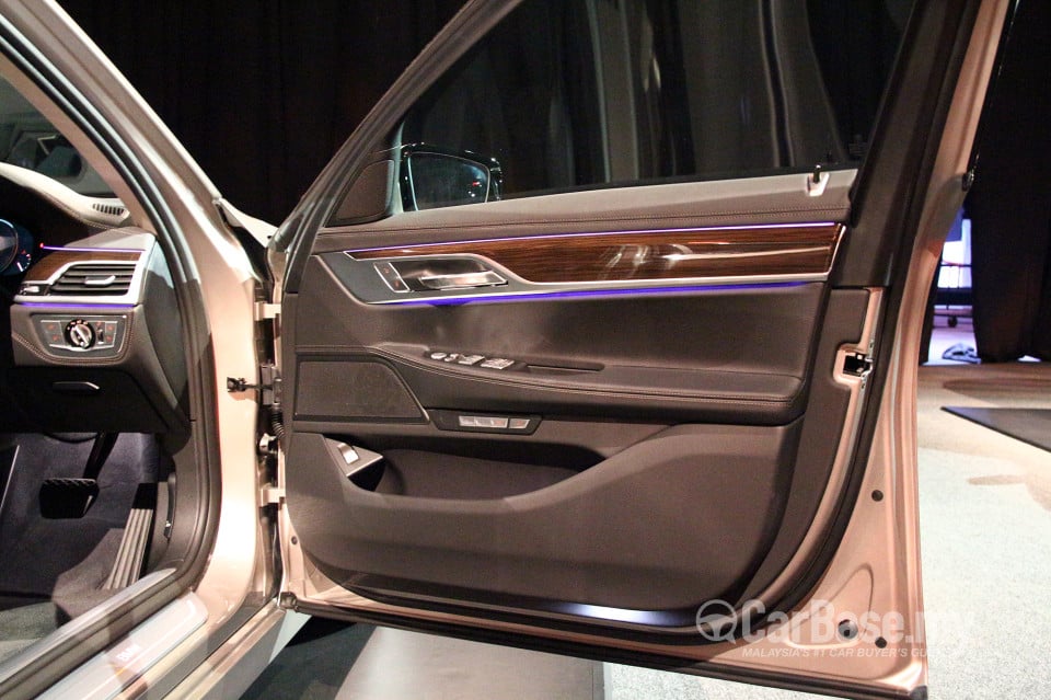 BMW 7 Series G12 (2016) Interior