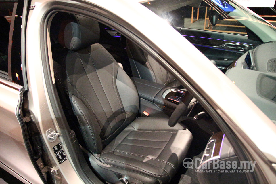 BMW 7 Series G12 (2016) Interior