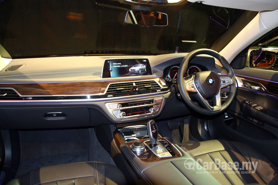 BMW 7 Series G12 (2016) Interior