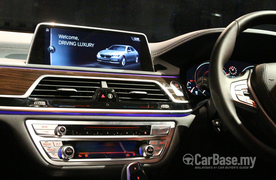 BMW 7 Series G12 (2016) Interior