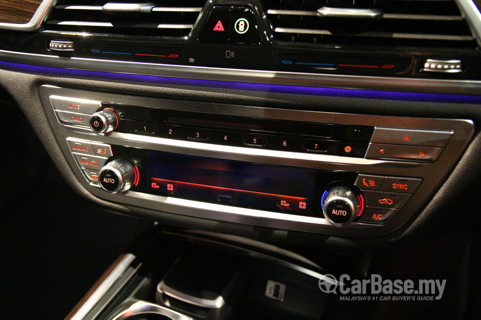 BMW 7 Series G12 (2016) Interior