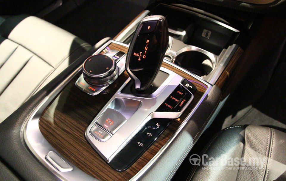 BMW 7 Series G12 (2016) Interior