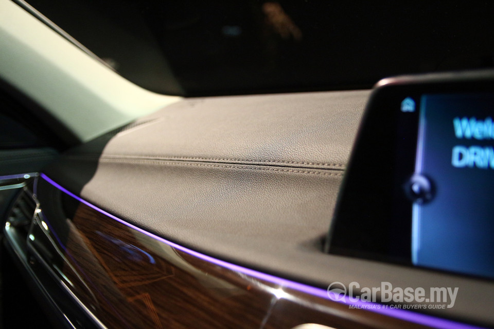 BMW 7 Series G12 (2016) Interior