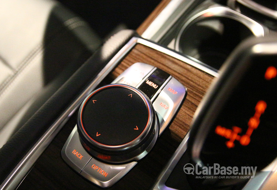 BMW 7 Series G12 (2016) Interior
