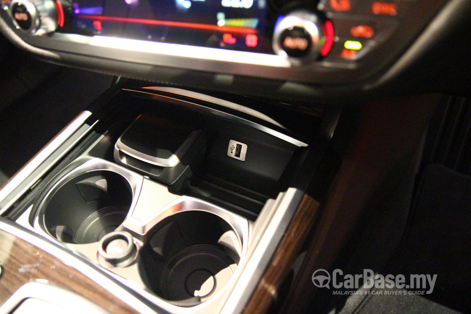 BMW 7 Series G12 (2016) Interior