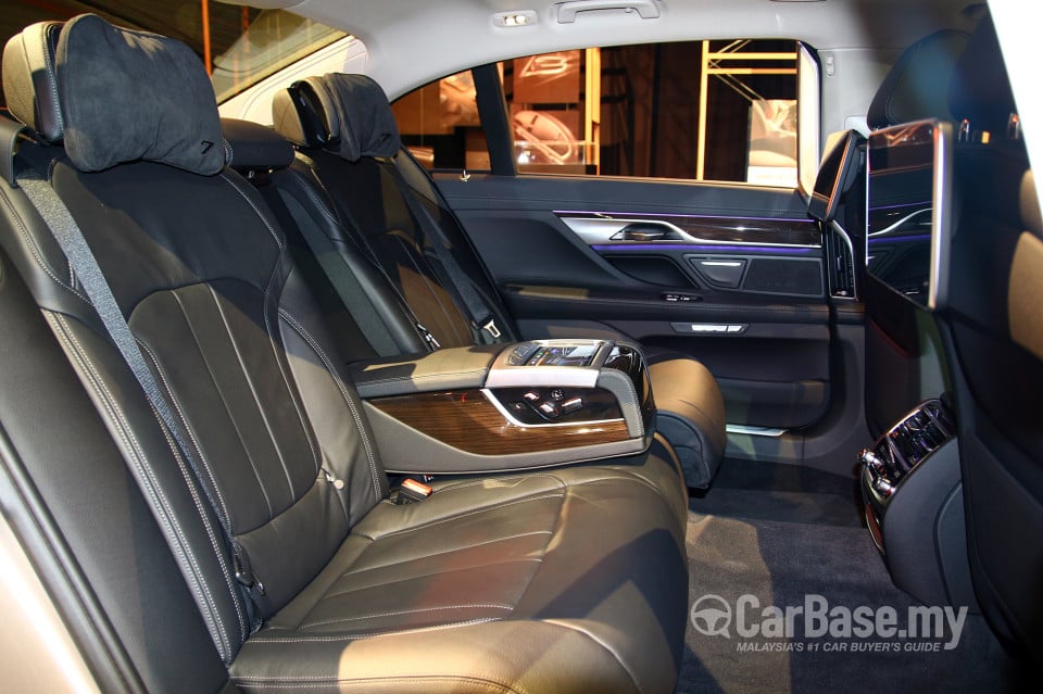 BMW 7 Series G12 (2016) Interior