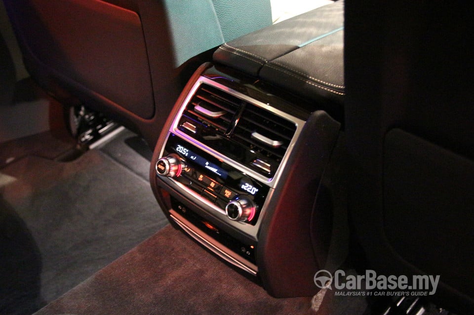BMW 7 Series G12 (2016) Interior