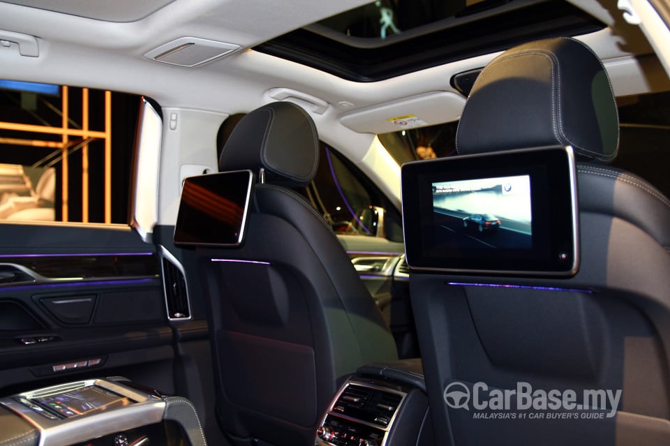 BMW 7 Series G12 (2016) Interior