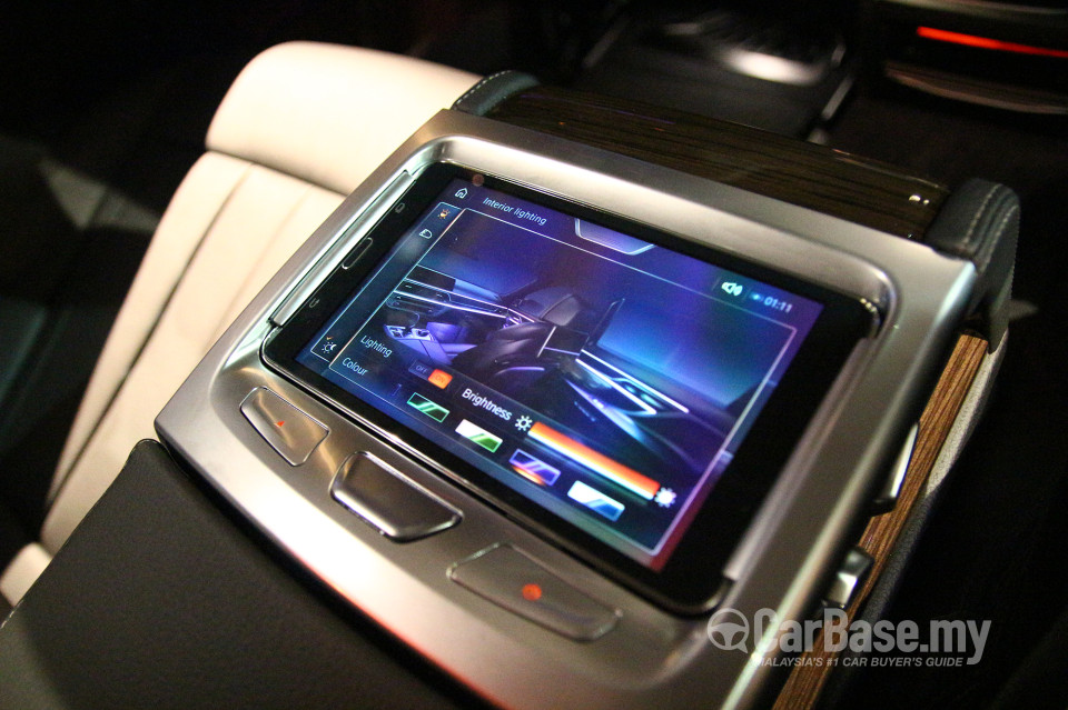 BMW 7 Series G12 (2016) Interior