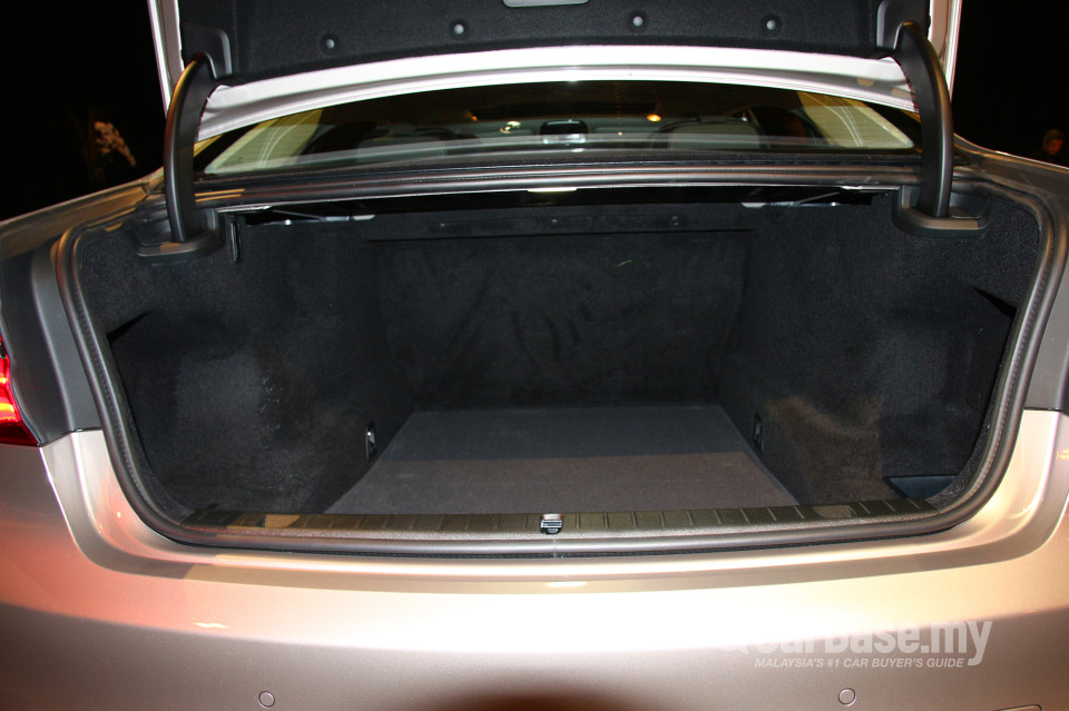 BMW 7 Series G12 (2016) Interior