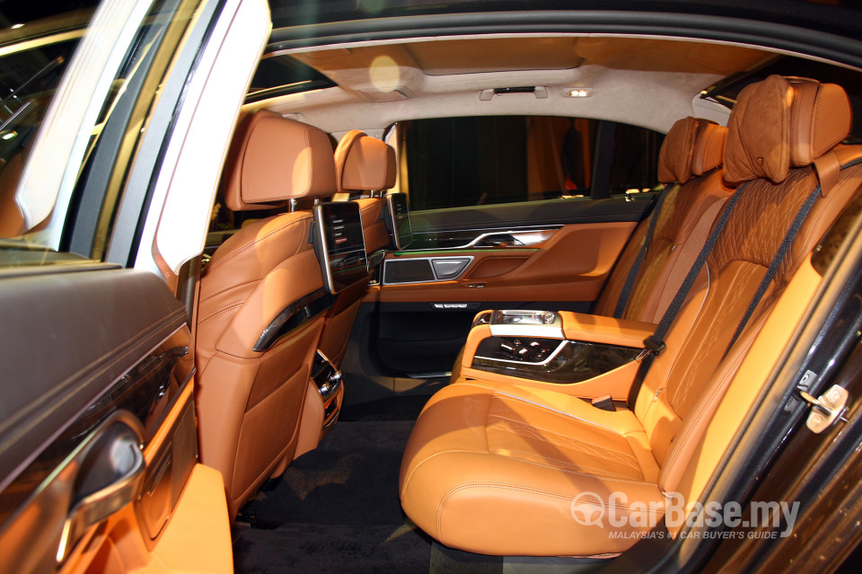BMW 7 Series G12 (2016) Interior