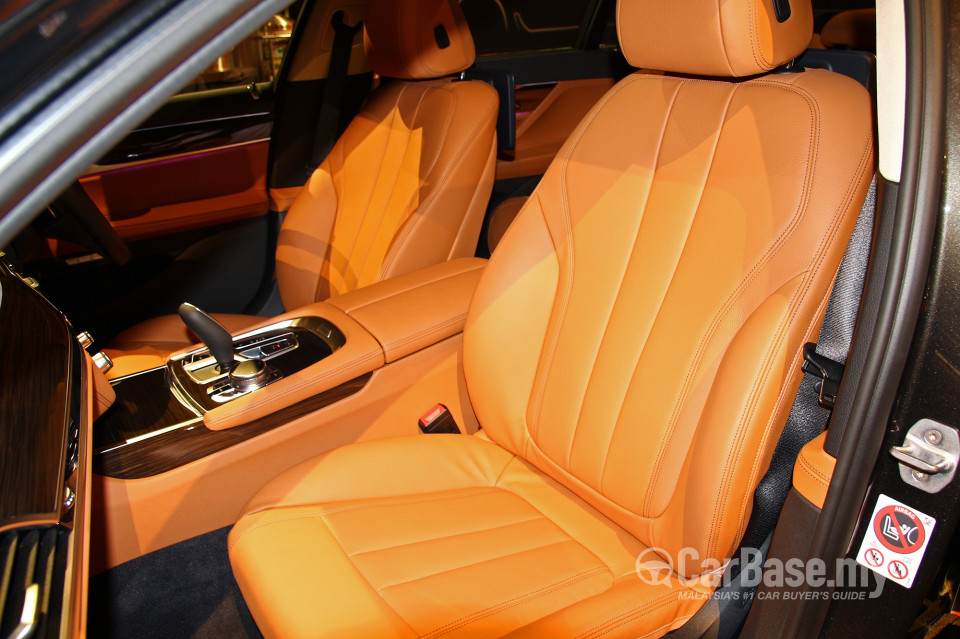 BMW 7 Series G12 (2016) Interior