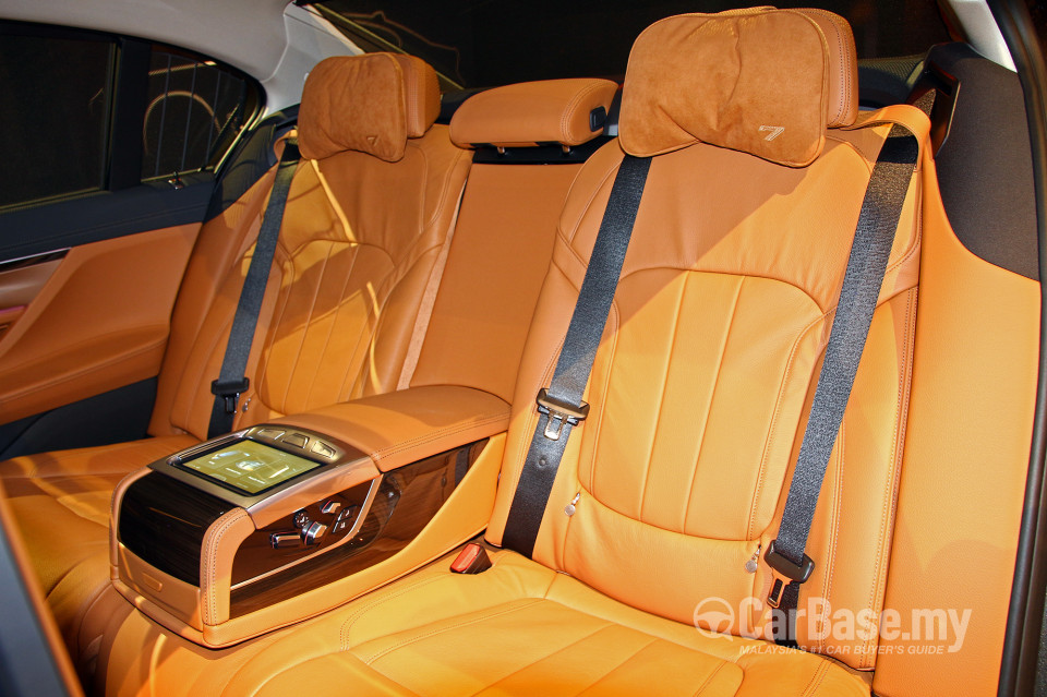 BMW 7 Series G12 (2016) Interior