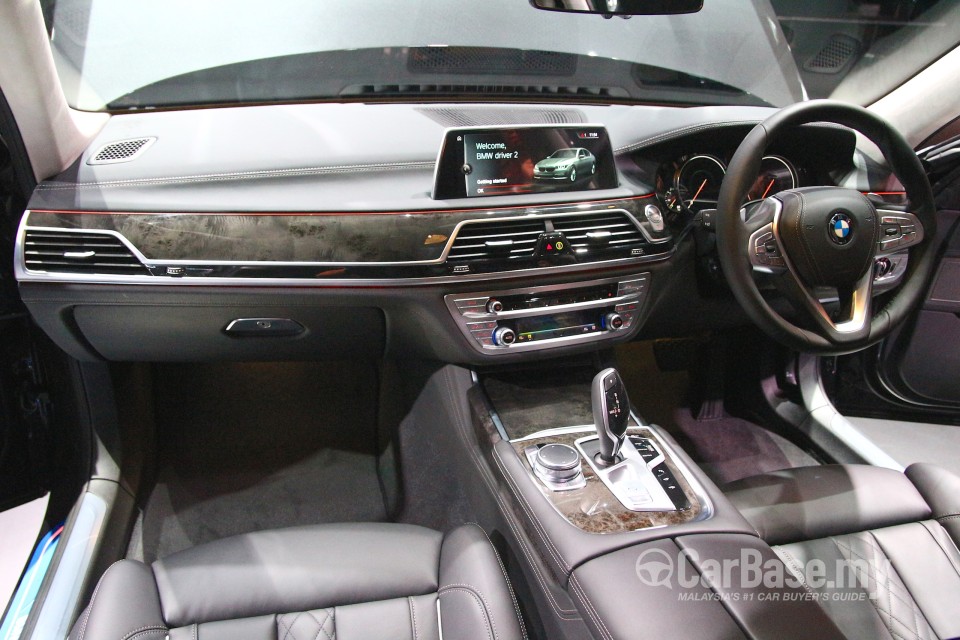 BMW 7 Series G12 (2016) Interior