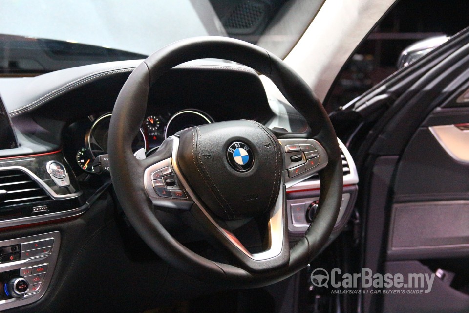 BMW 7 Series G12 (2016) Interior