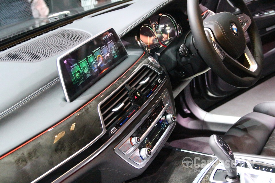 BMW 7 Series G12 (2016) Interior