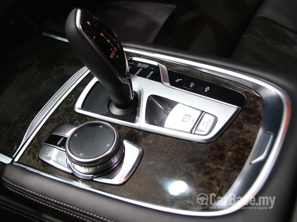 BMW 7 Series G12 (2016) Interior