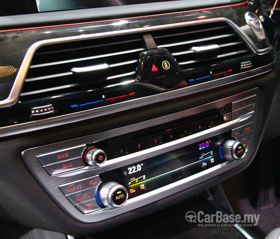 BMW 7 Series G12 (2016) Interior
