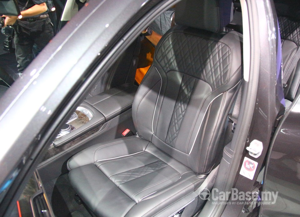 BMW 7 Series G12 (2016) Interior