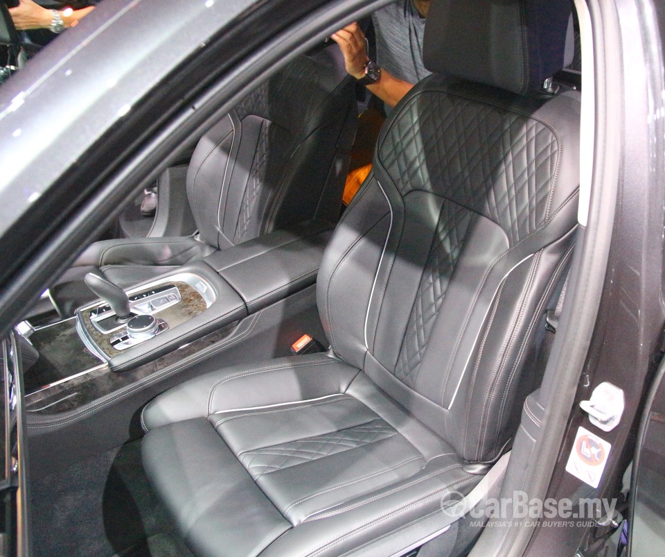 BMW 7 Series G12 (2016) Interior