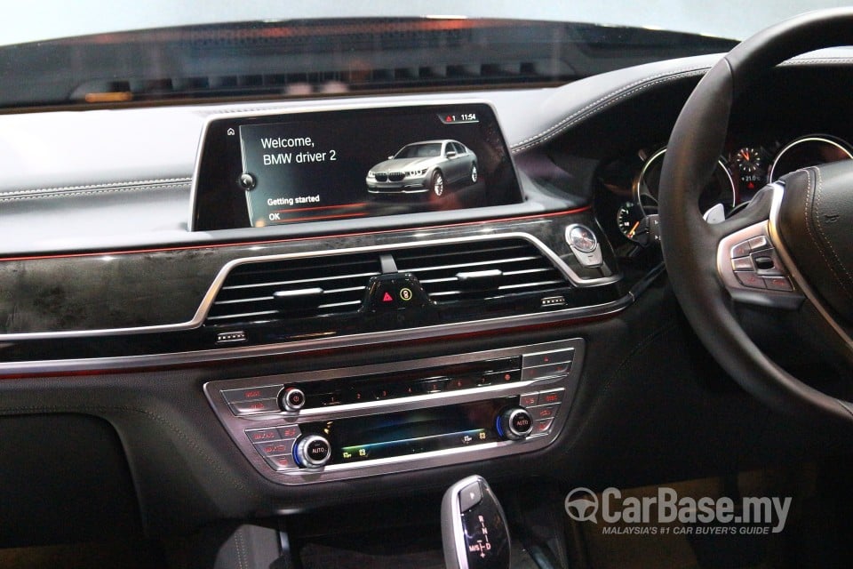 BMW 7 Series G12 (2016) Interior