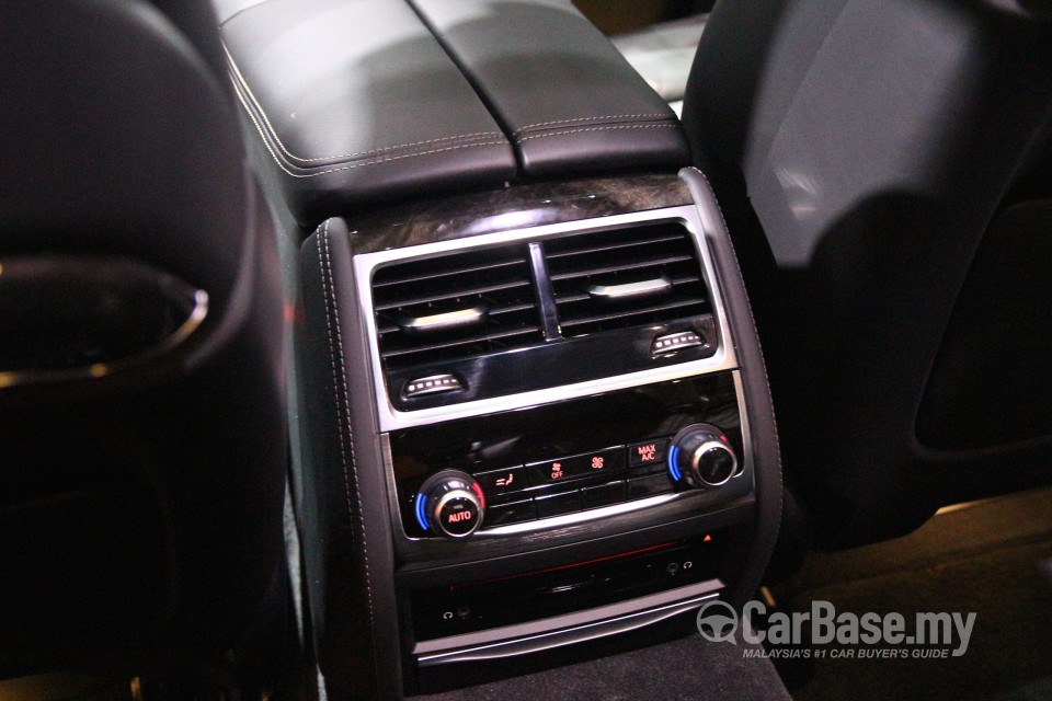 BMW 7 Series G12 (2016) Interior