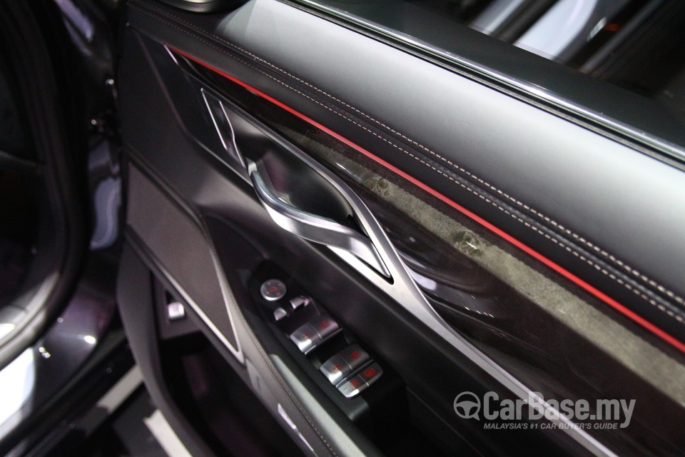 BMW 7 Series G12 (2016) Interior
