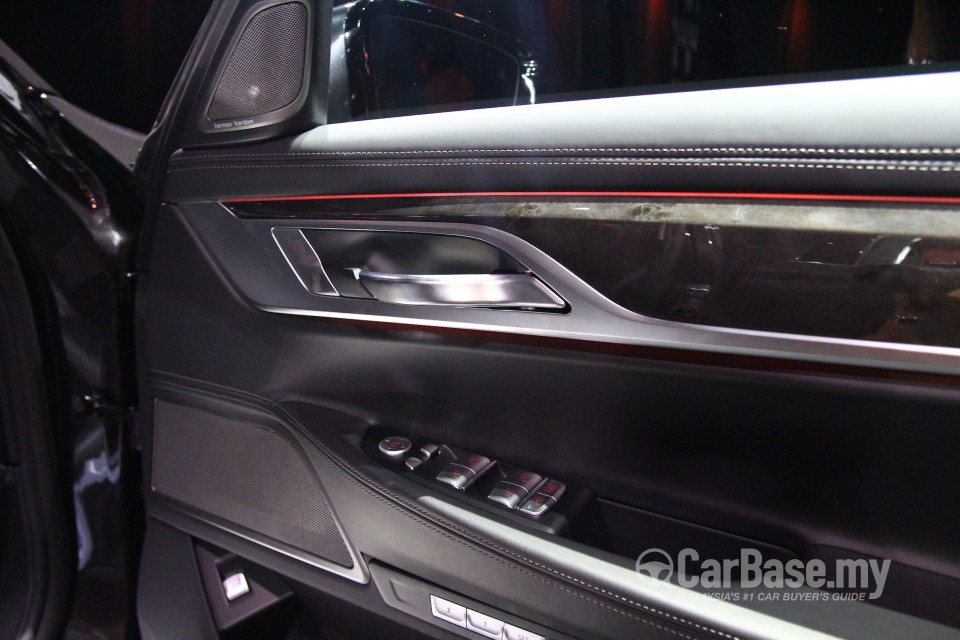 BMW 7 Series G12 (2016) Interior