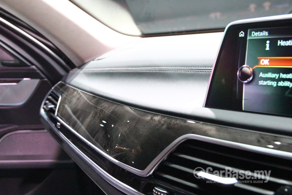 BMW 7 Series G12 (2016) Interior