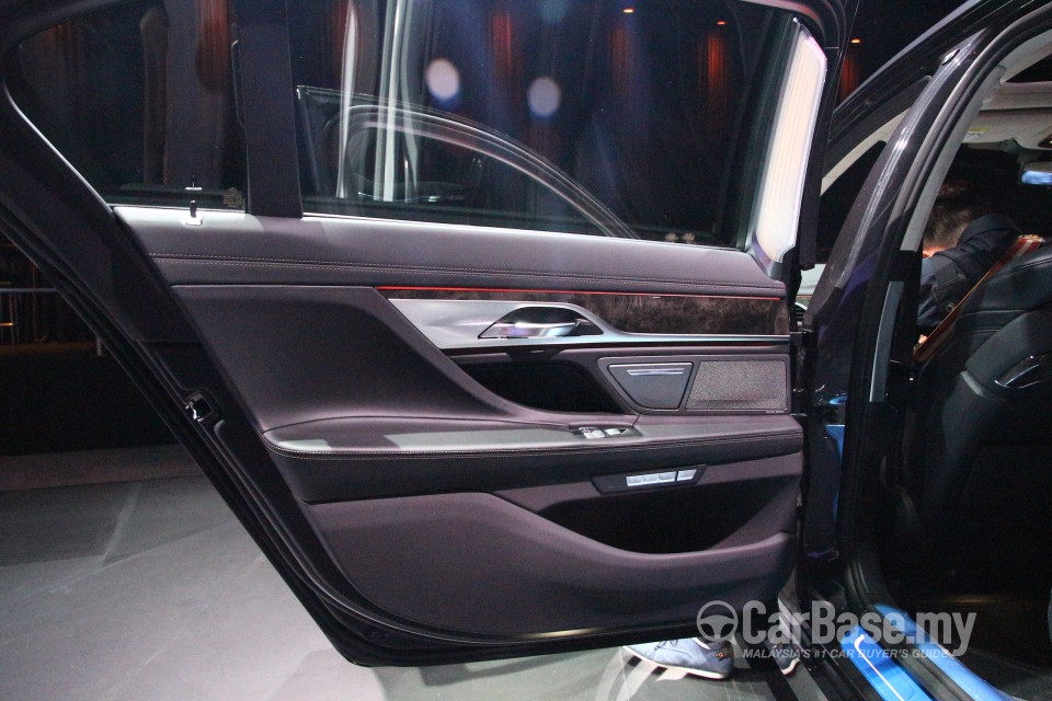BMW 7 Series G12 (2016) Interior