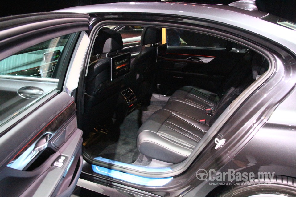 BMW 7 Series G12 (2016) Interior