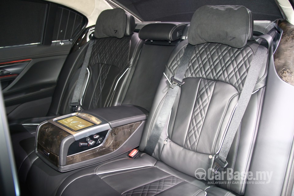 BMW 7 Series G12 (2016) Interior