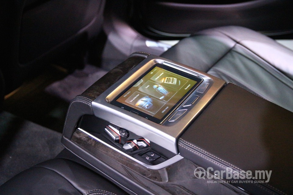 BMW 7 Series G12 (2016) Interior