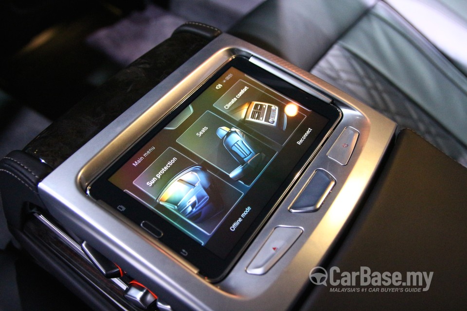 BMW 7 Series G12 (2016) Interior