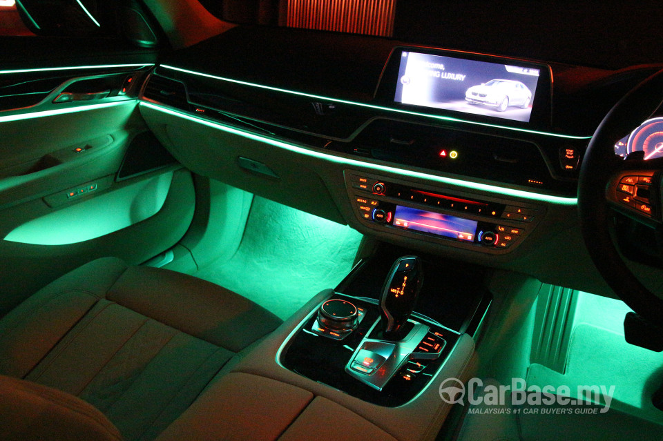 BMW 7 Series G12 (2016) Interior