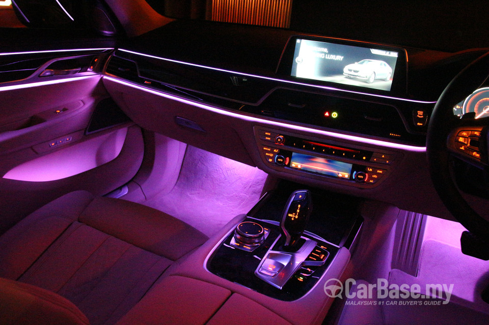 BMW 7 Series G12 (2016) Interior