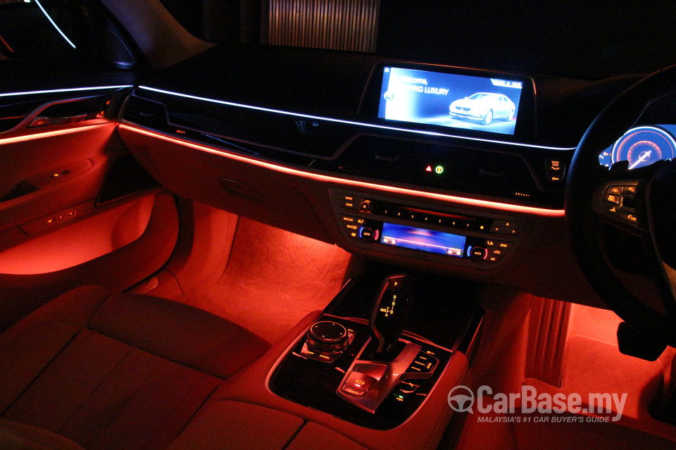 BMW 7 Series G12 (2016) Interior
