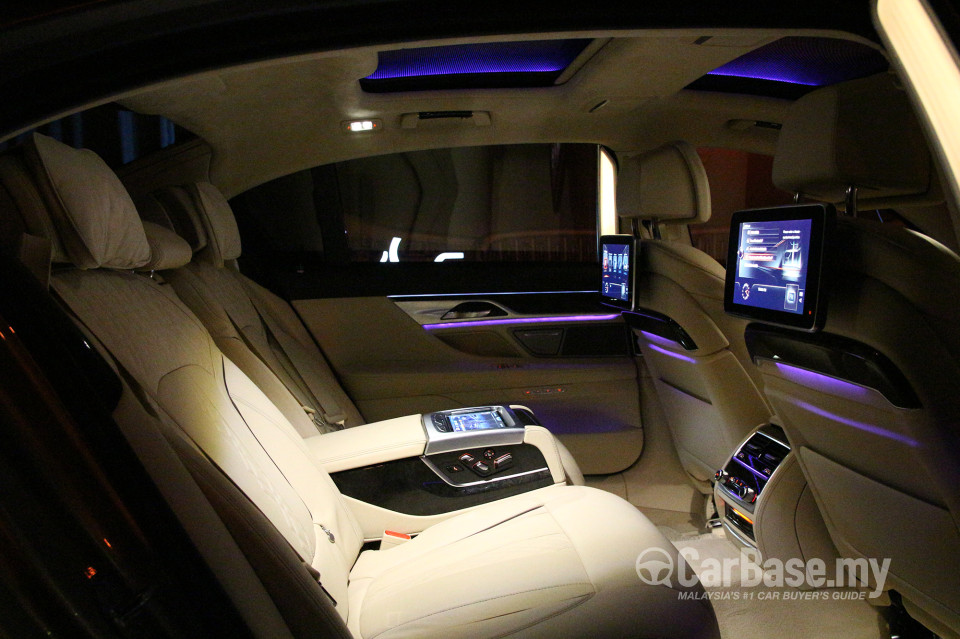 BMW 7 Series G12 (2016) Interior