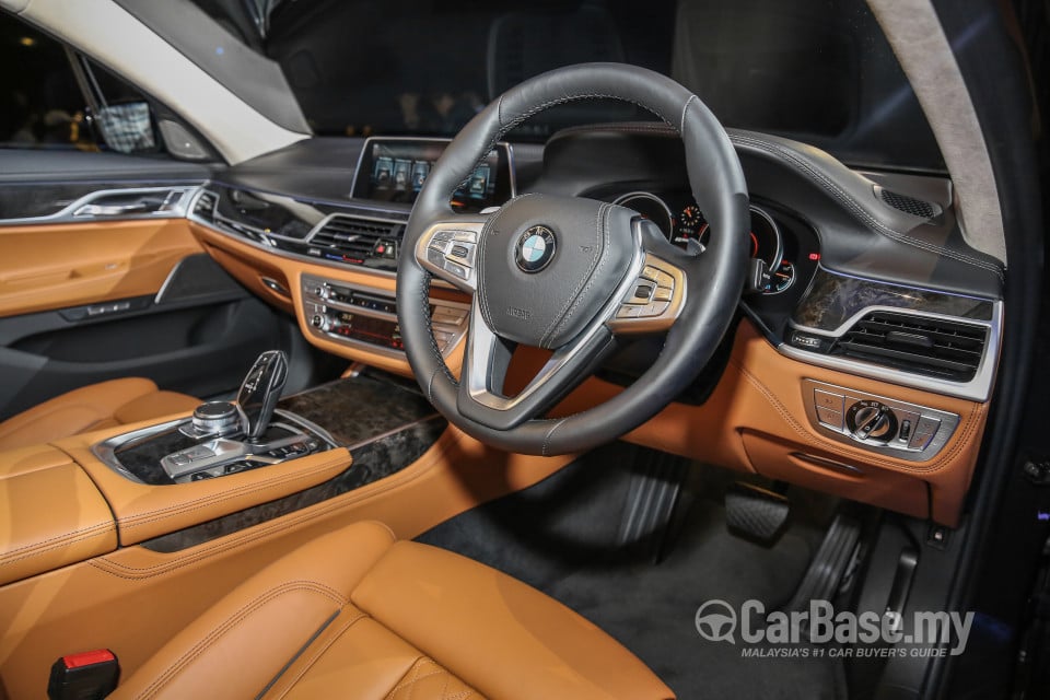 BMW 7 Series G12 (2016) Interior