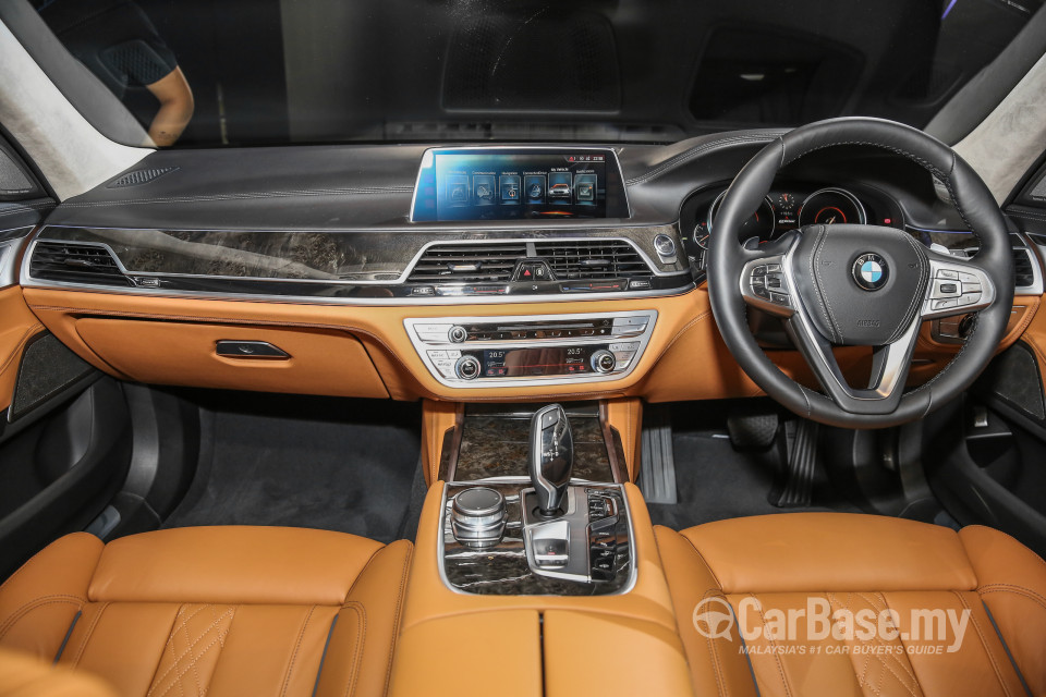 BMW 7 Series G12 (2016) Interior