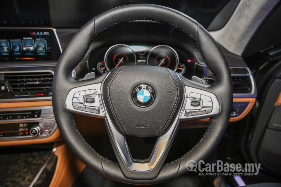 BMW 7 Series G12 (2016) Interior