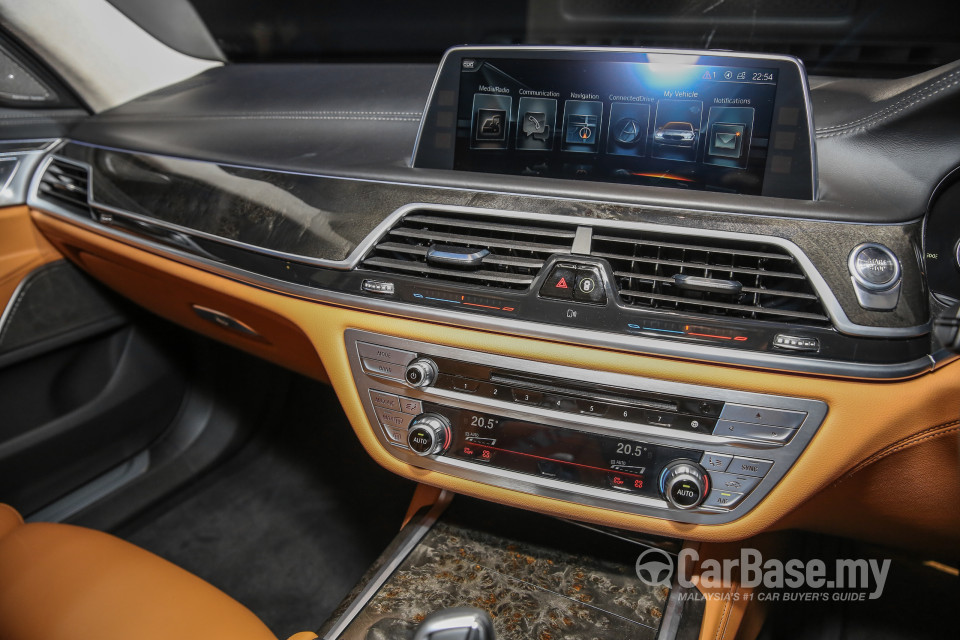 BMW 7 Series G12 (2016) Interior