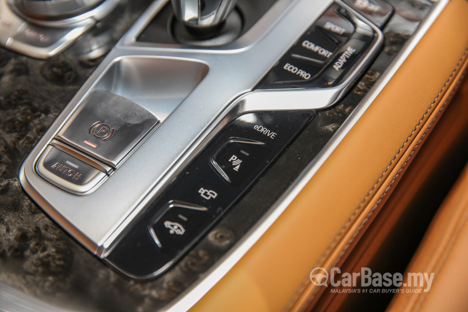 BMW 7 Series G12 (2016) Interior
