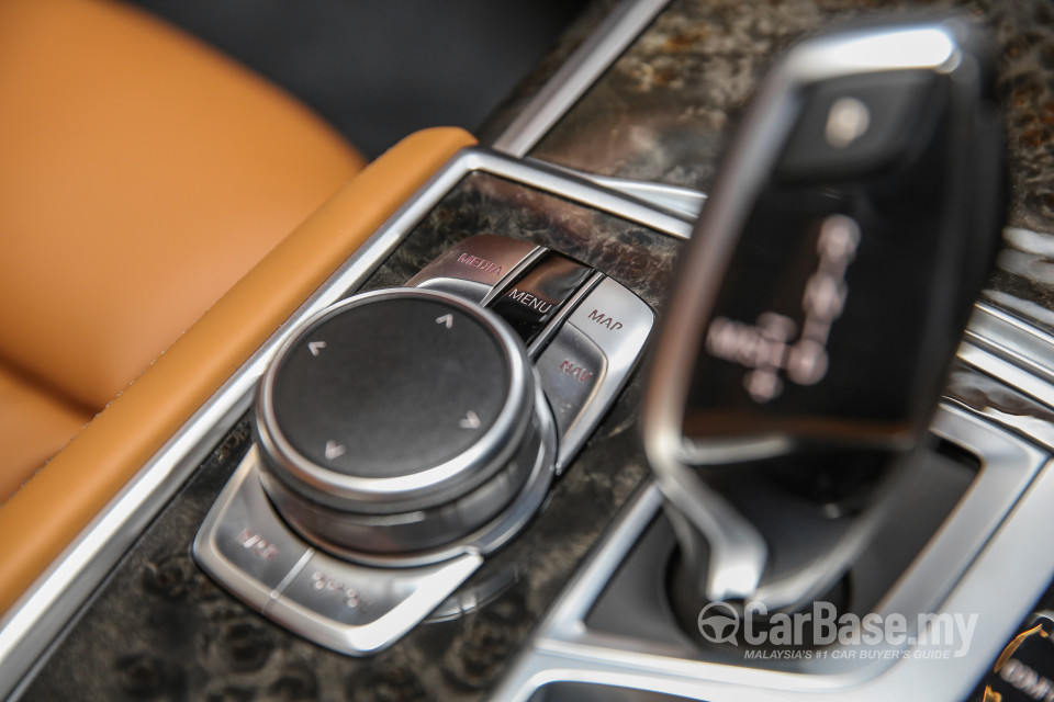 BMW 7 Series G12 (2016) Interior