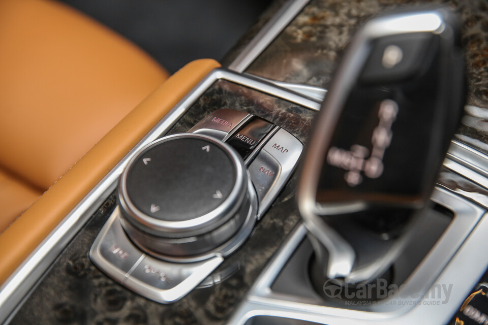 Perodua Aruz D38L (2019) Interior