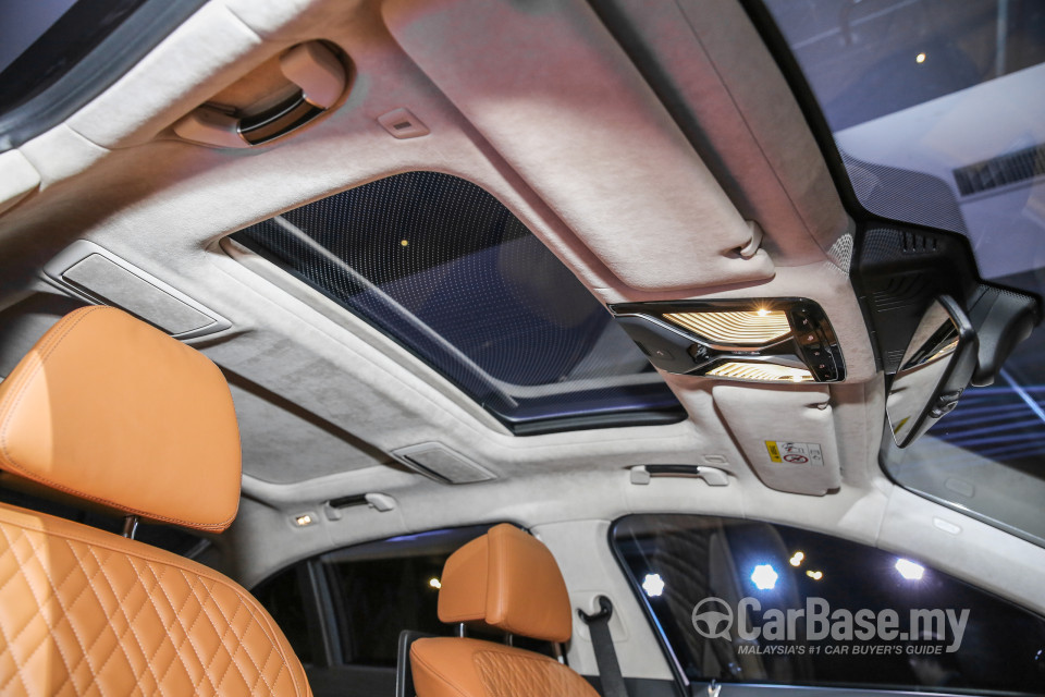 BMW 7 Series G12 (2016) Interior
