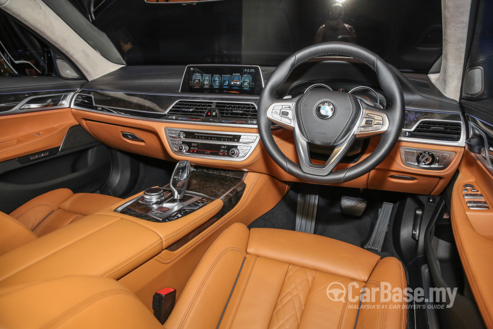 BMW 7 Series G12 (2016) Interior
