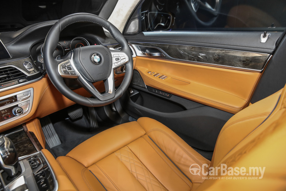 BMW 7 Series G12 (2016) Interior