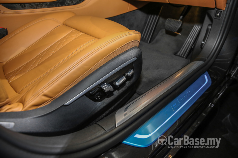 BMW 7 Series G12 (2016) Interior