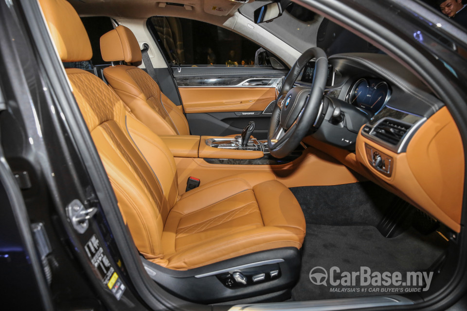 BMW 7 Series G12 (2016) Interior